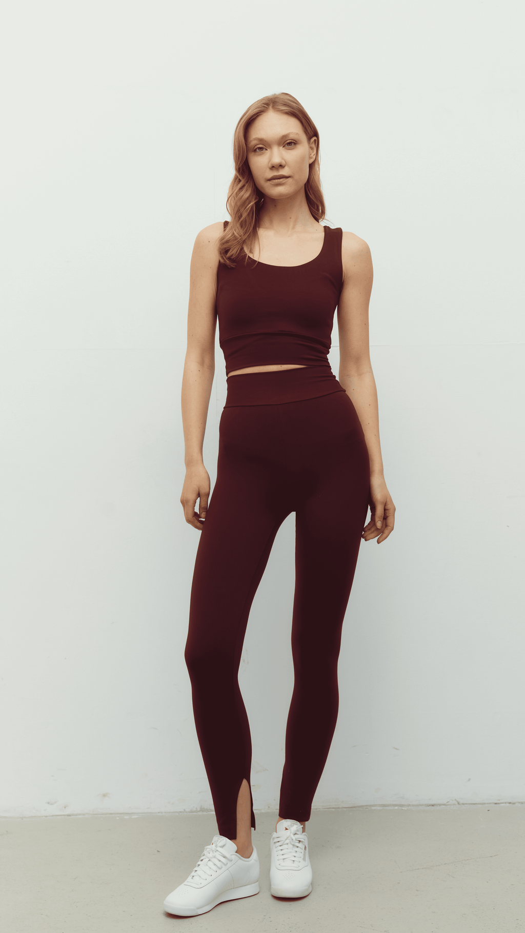 Bordo Bra ve Bordo Yırtmaçlı Tayt