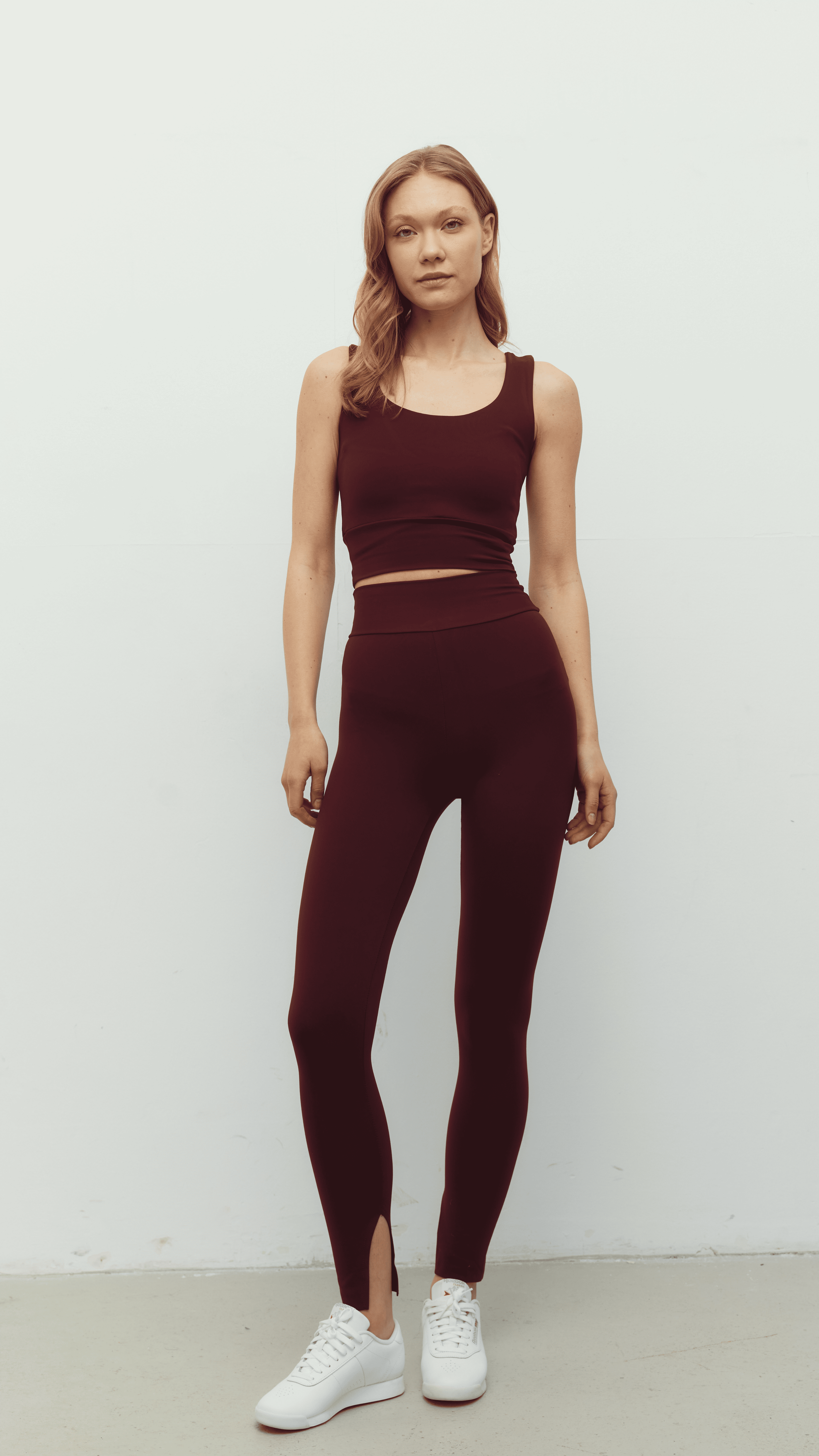 Bordo Bra ve Bordo Yırtmaçlı Tayt