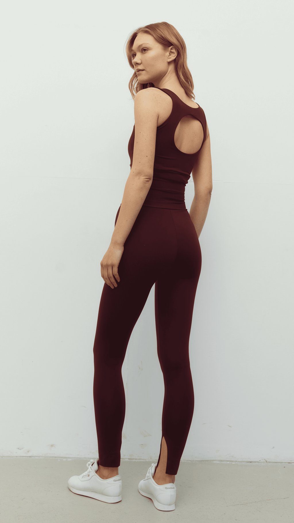 Bordo Bra ve Bordo Yırtmaçlı Tayt