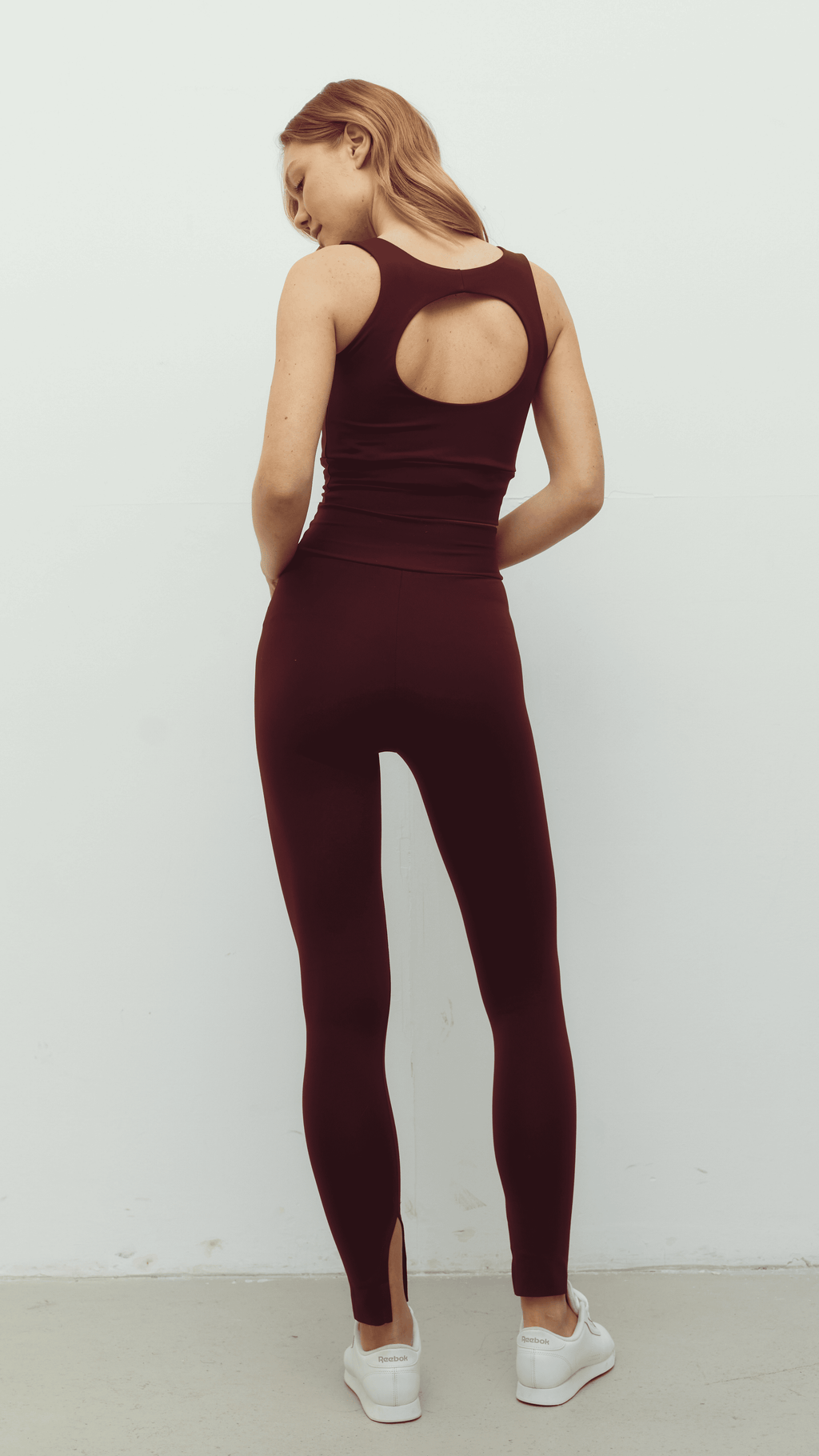 Bordo Bra ve Bordo Yırtmaçlı Tayt