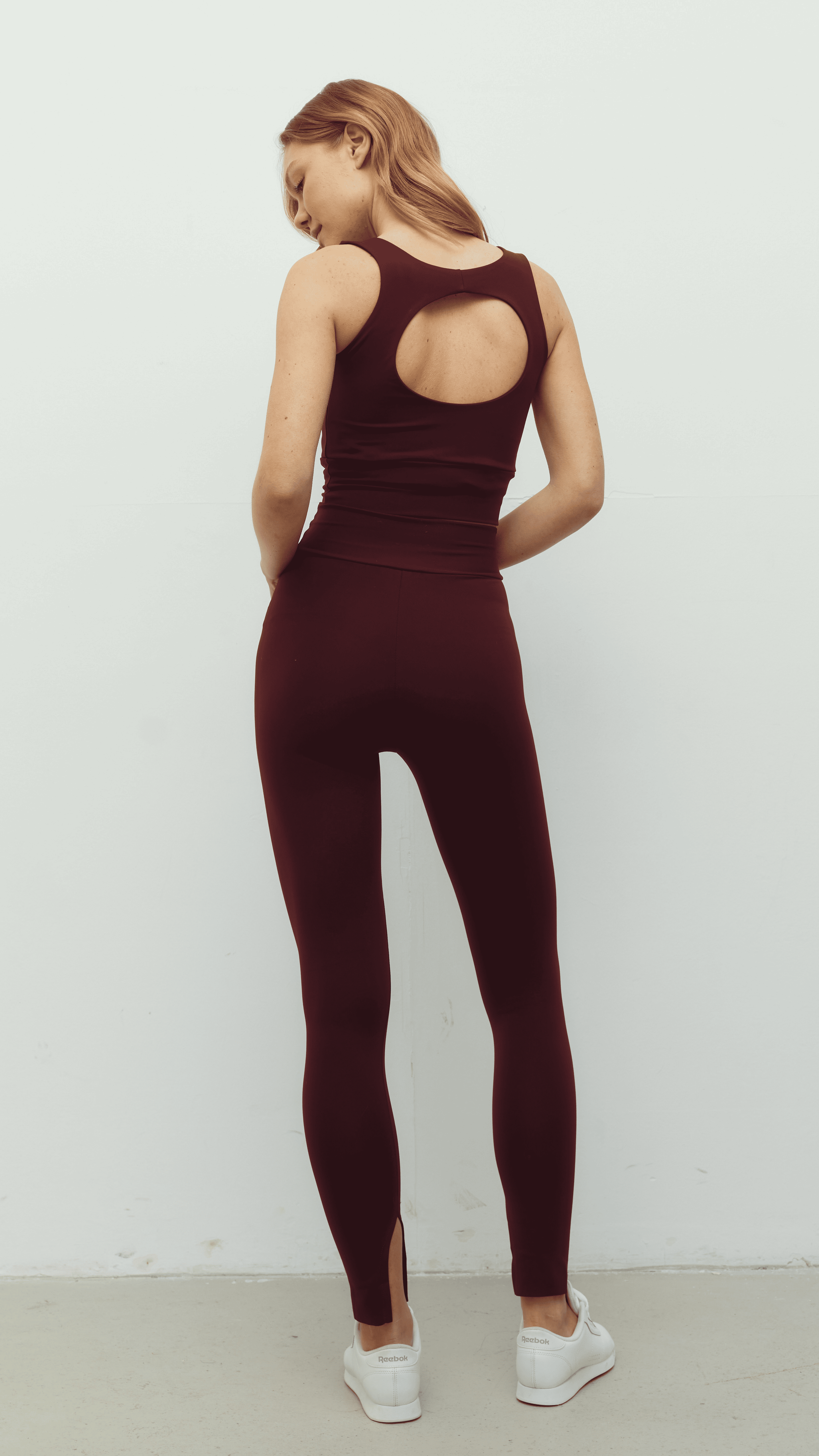 Bordo Bra ve Bordo Yırtmaçlı Tayt
