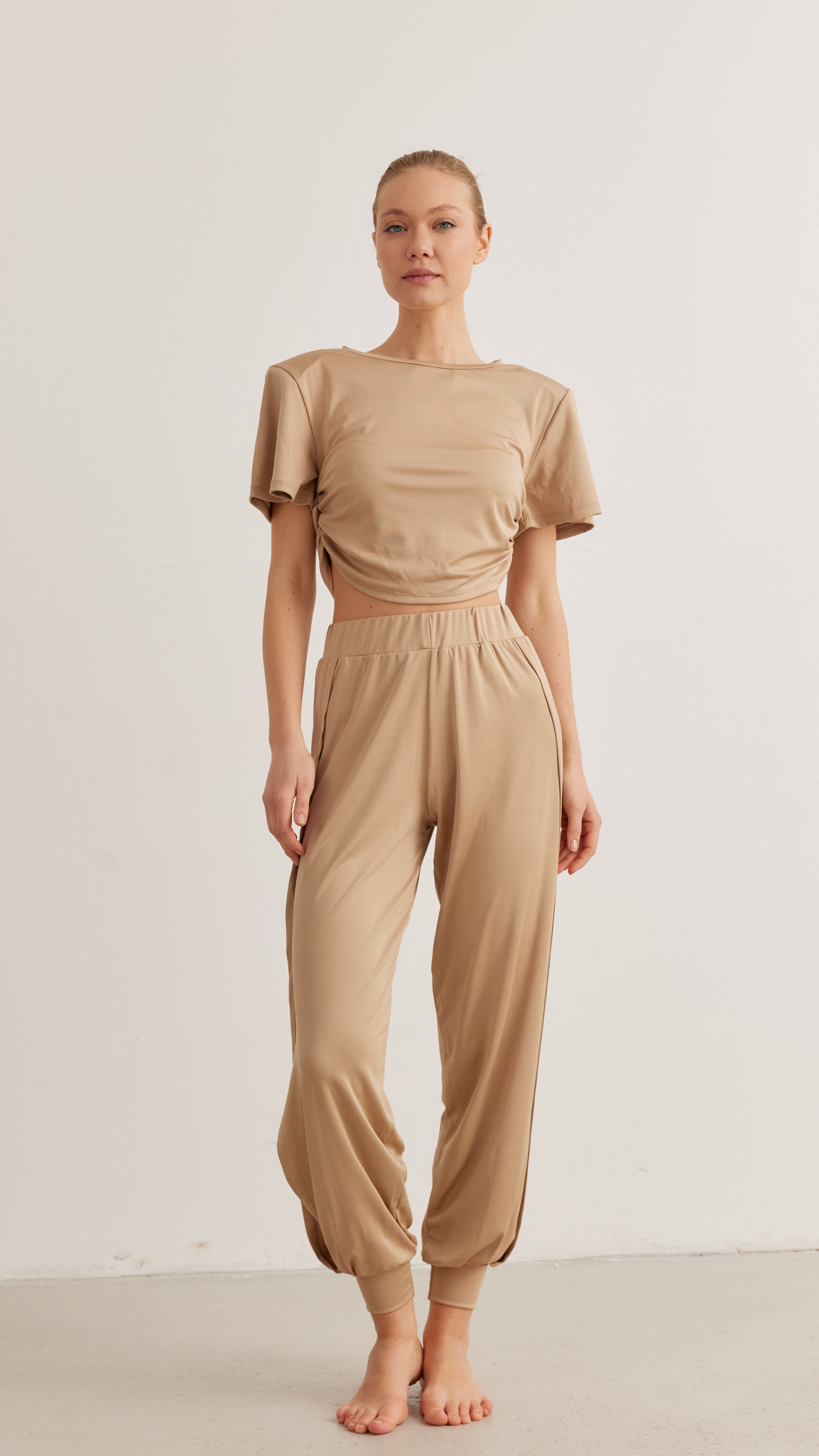 Bej Yoga Pantolon ve Bej Ludam Bluz