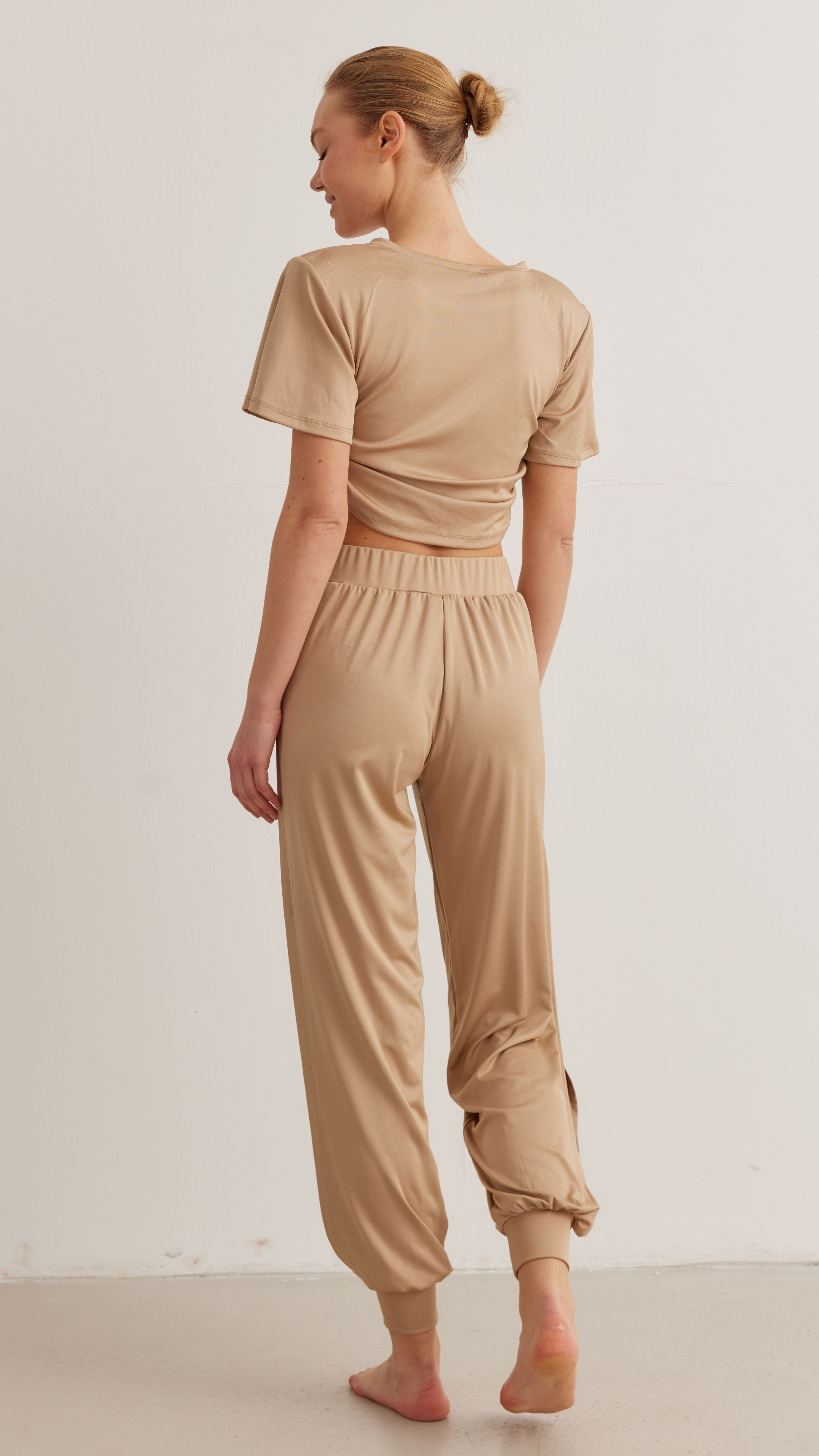 Bej Yoga Pantolon ve Bej Ludam Bluz