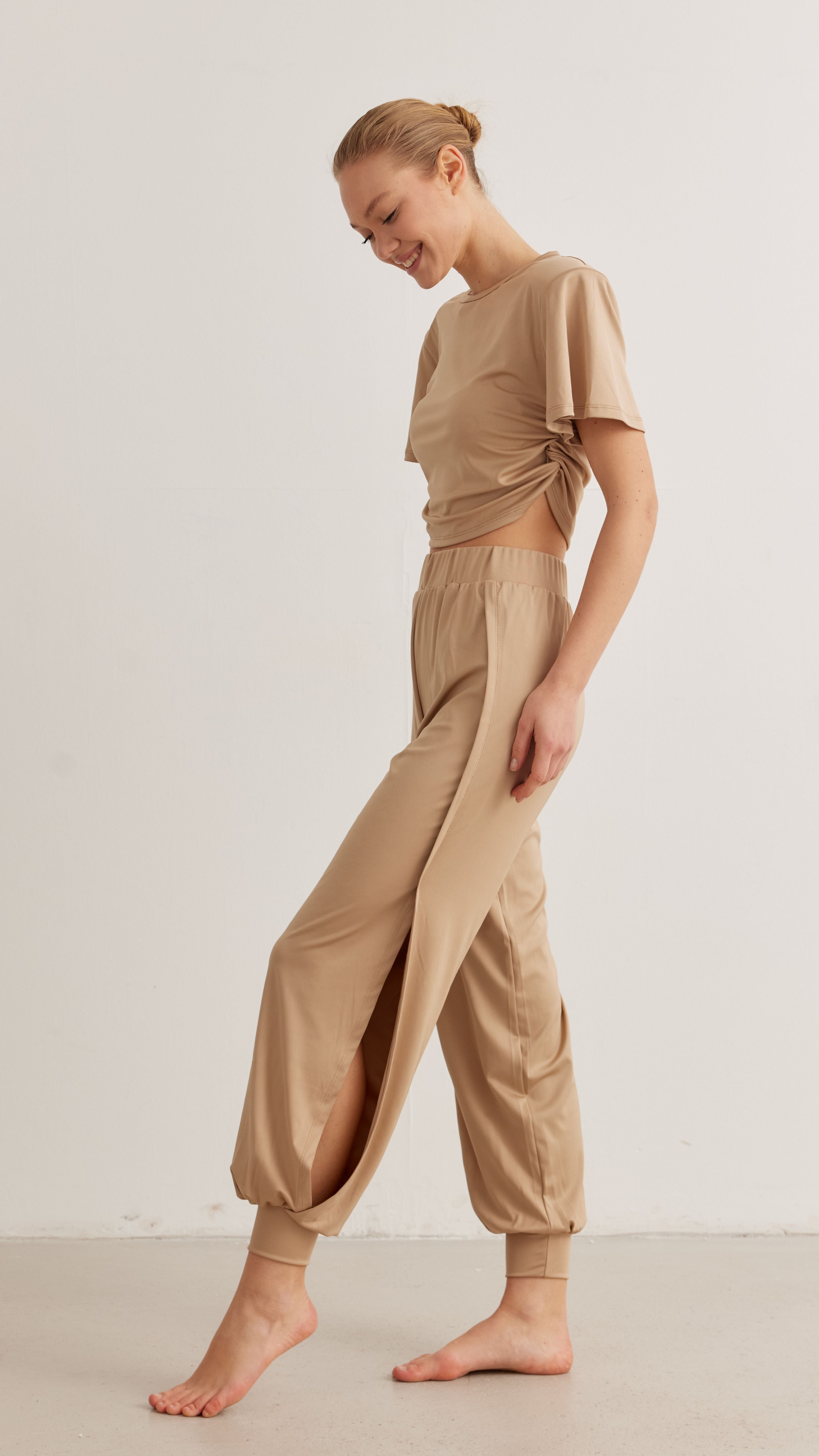 Bej Yoga Pantolon ve Bej Ludam Bluz