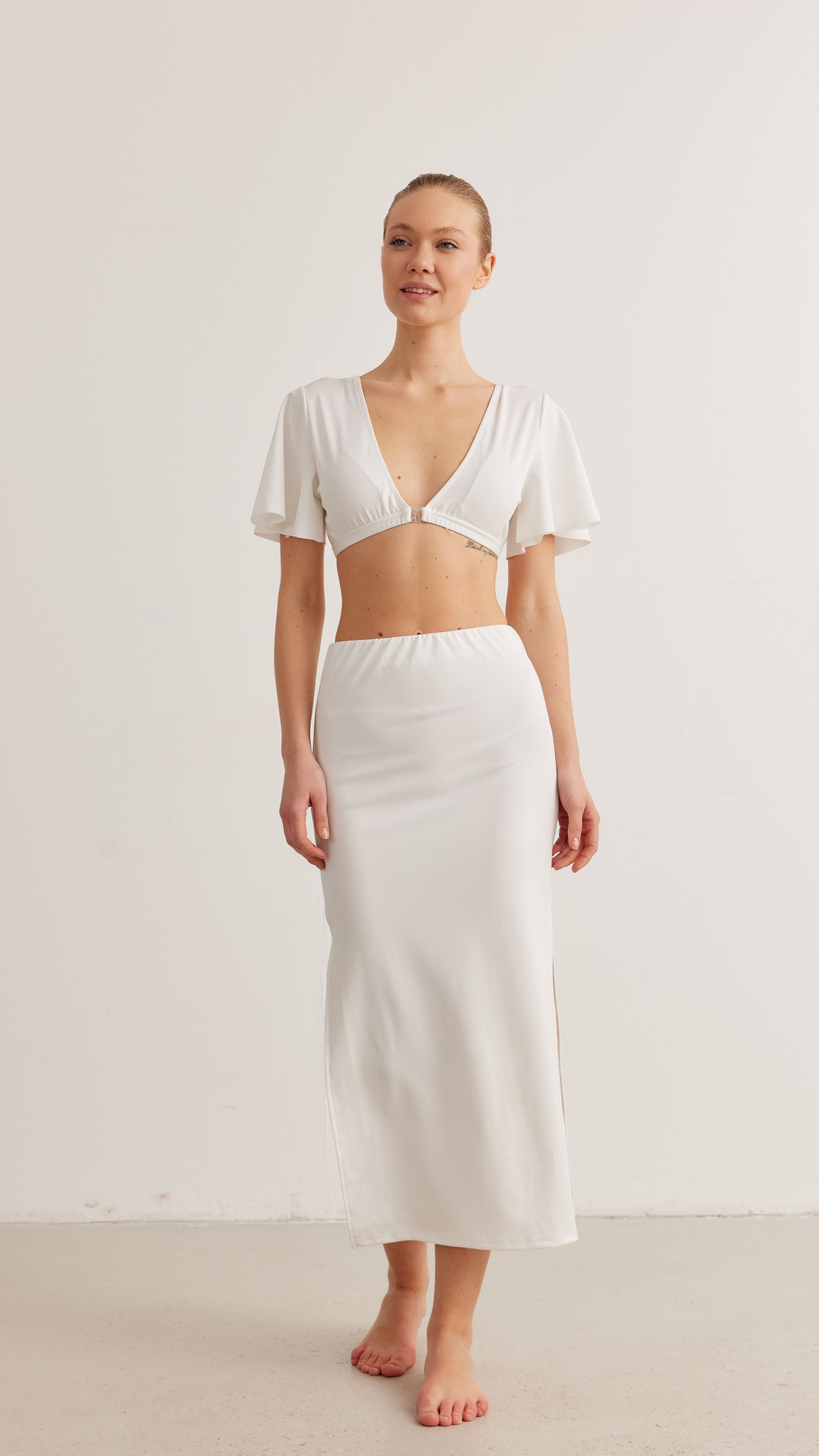 Beyaz Kült Etek ve Beyaz Tiny Büstiyer