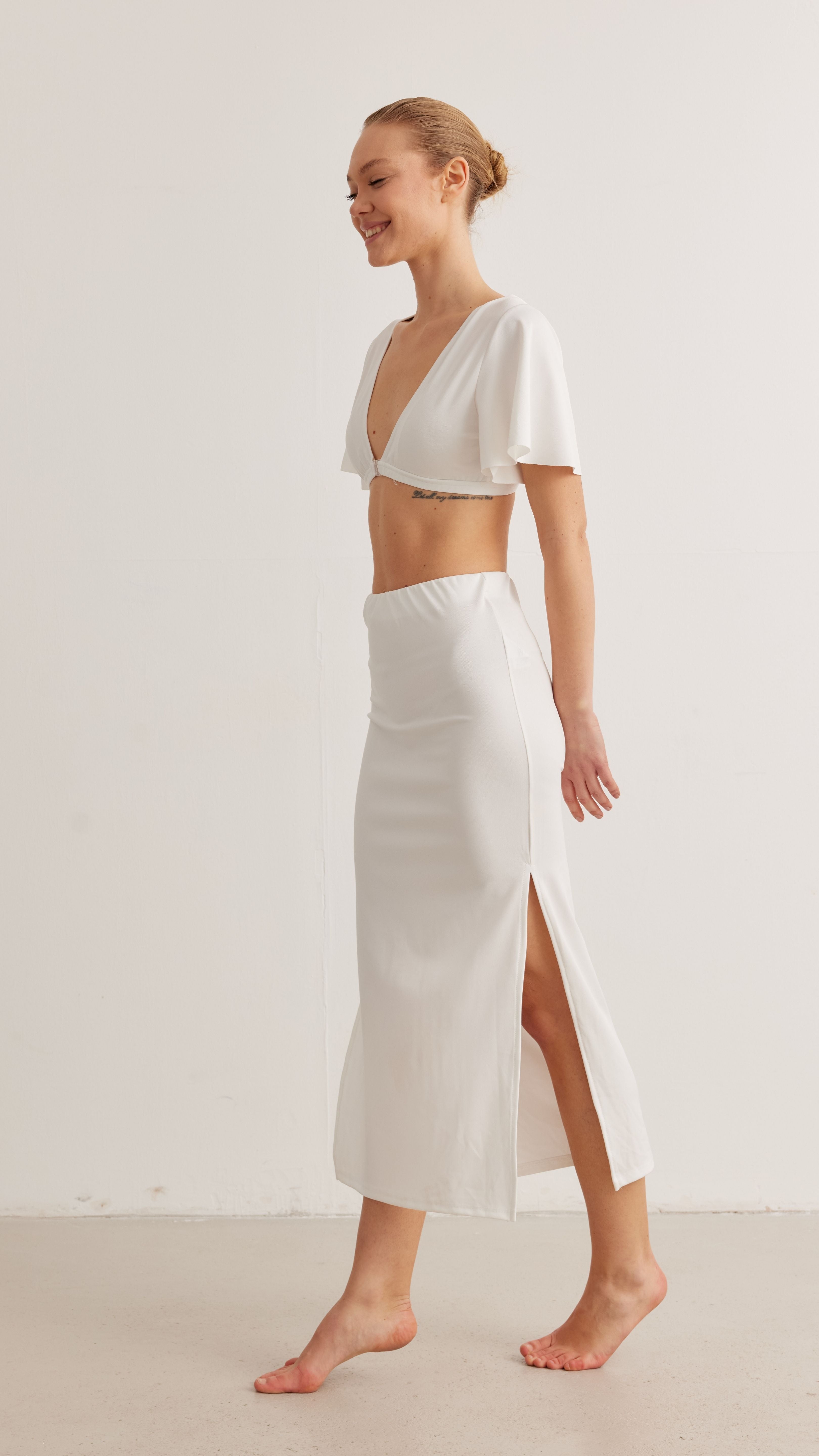 Beyaz Kült Etek ve Beyaz Tiny Büstiyer