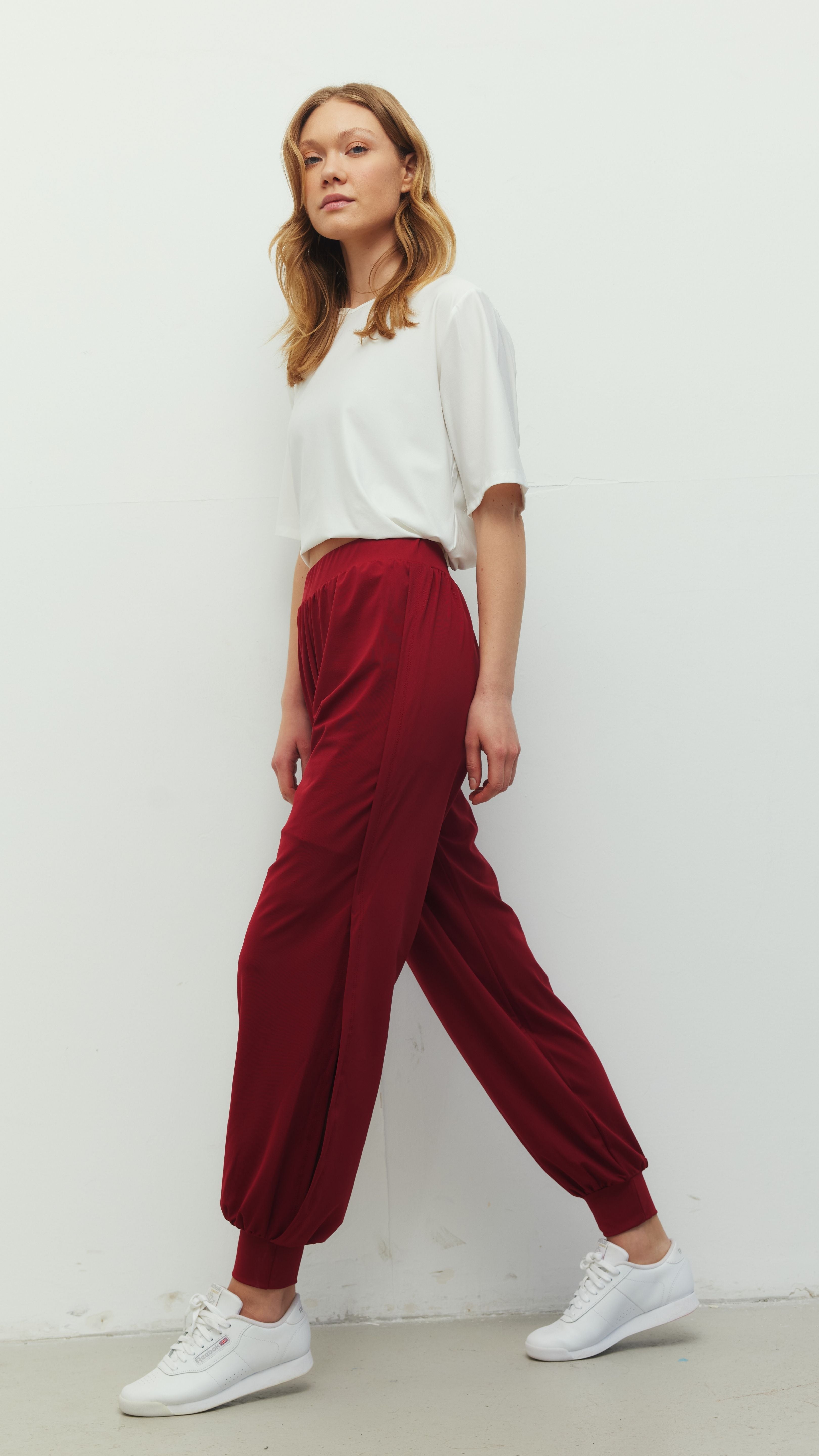 Beyaz Ludam Oversize T-shirt ve Bordo Yoga Pantolon