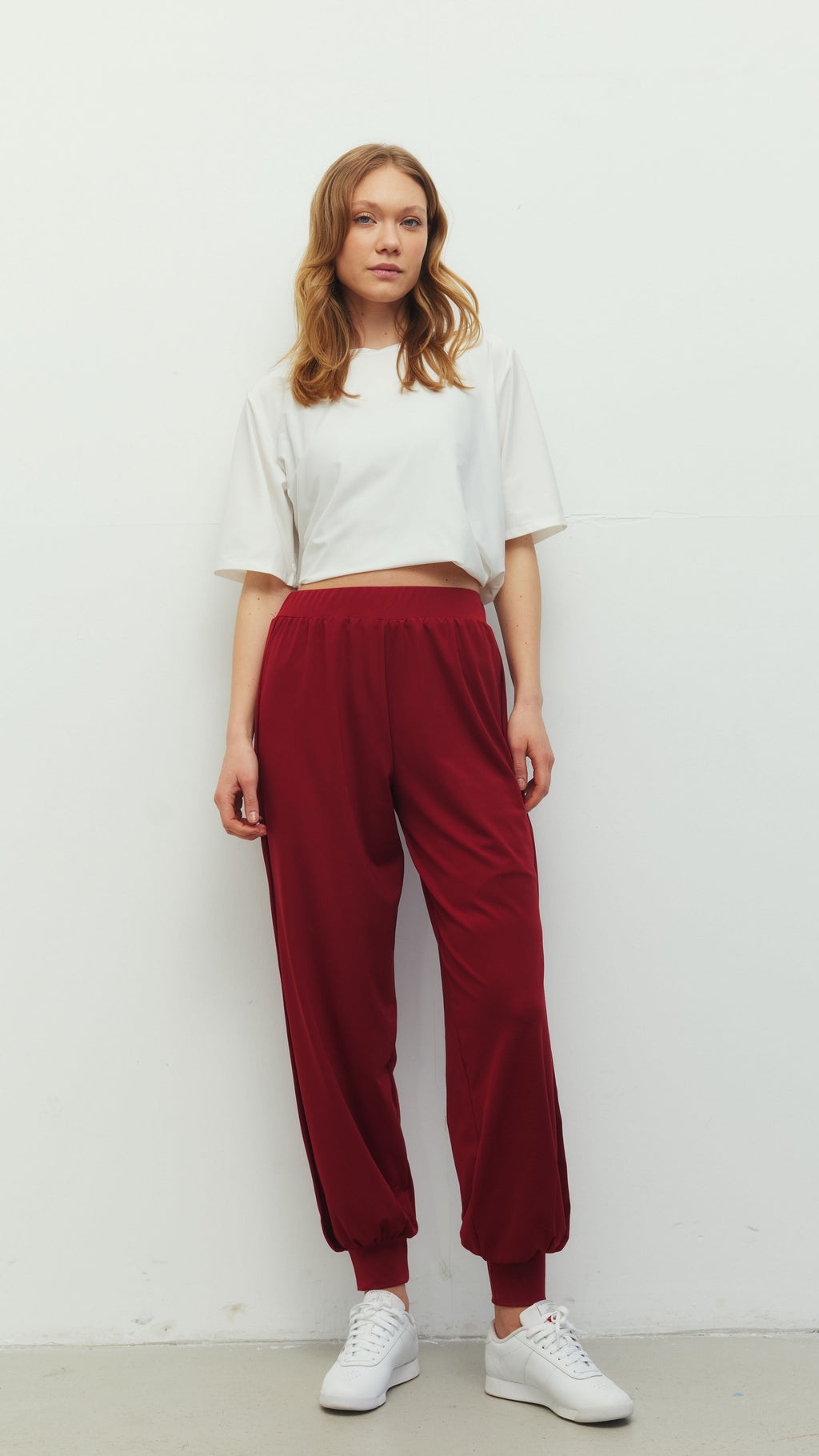 Beyaz Ludam Oversize T-Shirt ve Bordo Yoga Pantolon