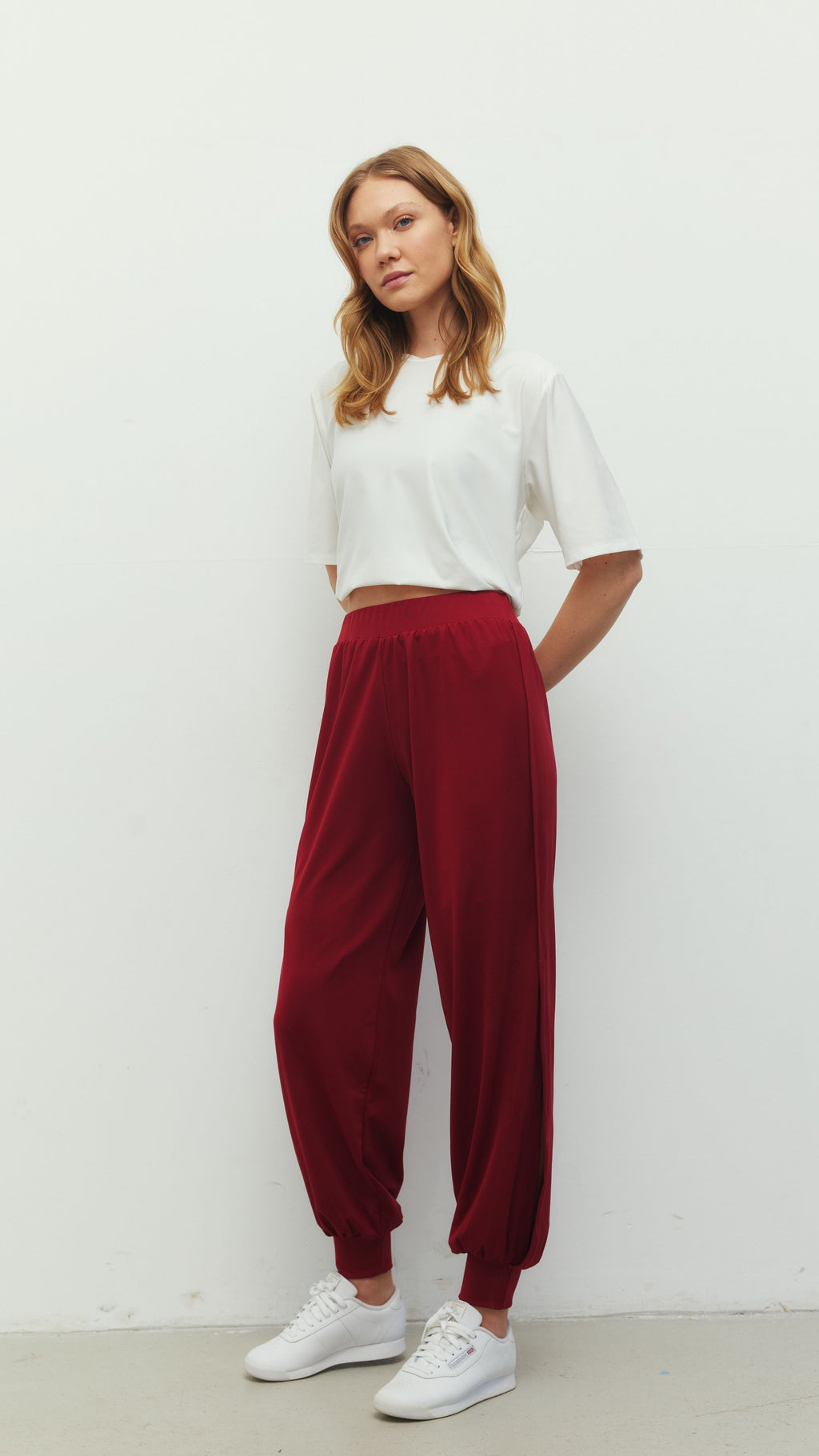 Beyaz Ludam Oversize T-Shirt ve Bordo Yoga Pantolon