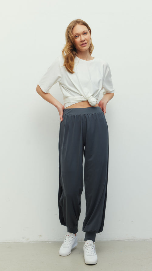 Beyaz Ludam Oversize T-Shirt ve Gri Yoga Pantolon