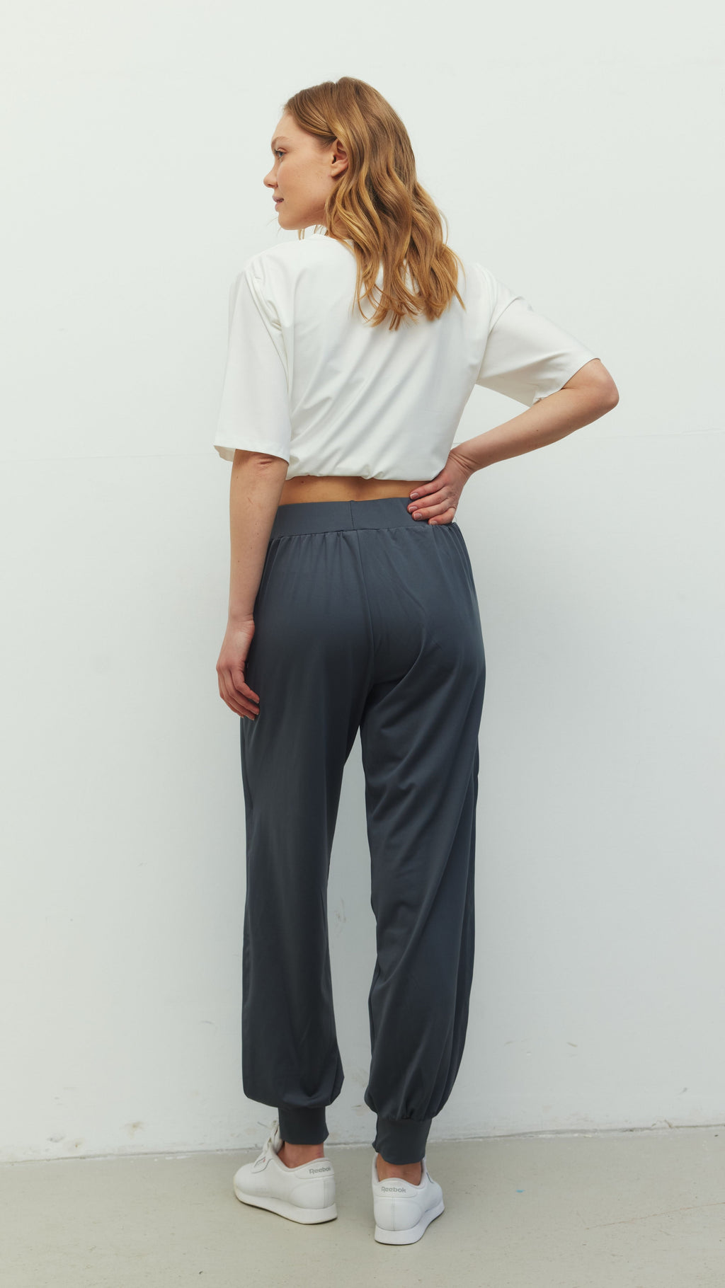 Beyaz Ludam Oversize T-Shirt ve Gri Yoga Pantolon