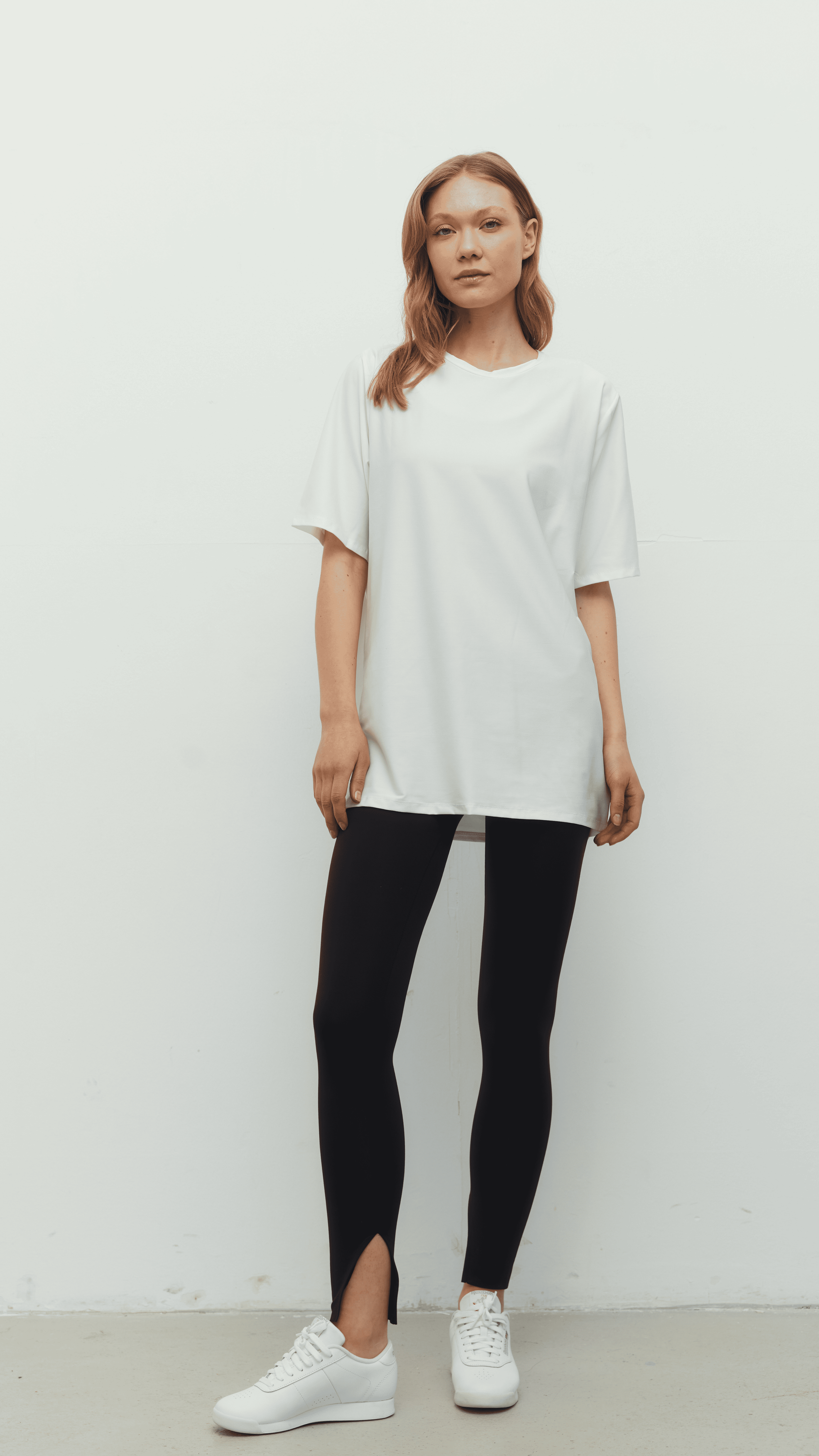Beyaz Ludam Siyah Yırtmaçlı Tayt Bra Oversize Set