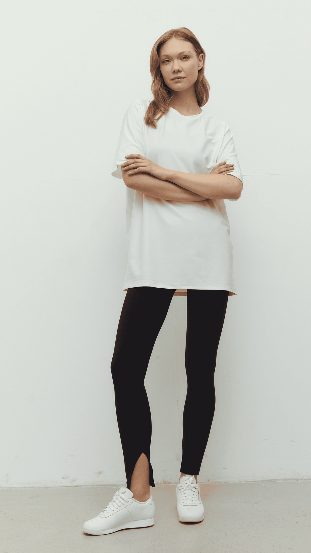 Beyaz Ludam Siyah Yırtmaçlı Tayt Bra Oversize Set