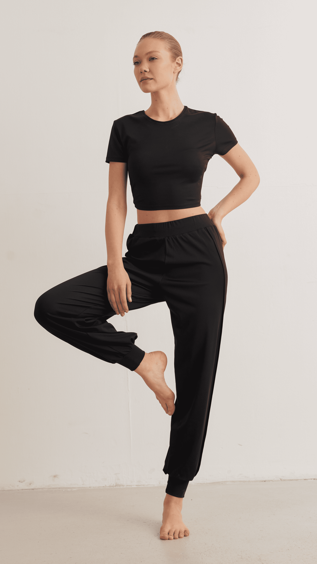 Siyah Yoga Pantolon ve Siyah Linda